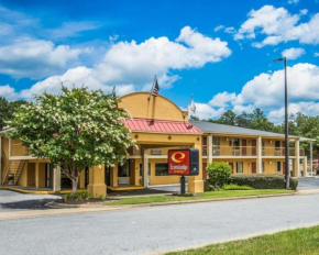 Отель Econo Lodge Inn & Suites at Fort Benning  Колумбус